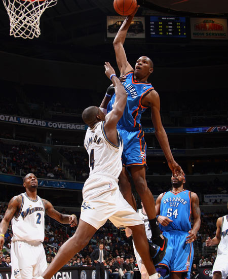 中超比赛亮点：上海海港绝杀山东泰山,（中超焦点战：上海海港补时绝杀山东泰山）