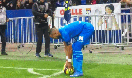 官方：沙特裁判组执法成都客战神户胜利船，胡维什担任主裁判（官宣：沙特裁判组吹罚成都客战神户胜利船，胡维什主哨）