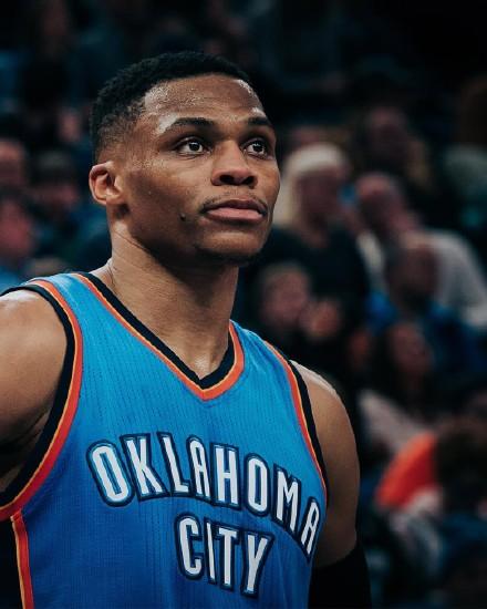 场均20.5分6.6板2.8助！76人客战尼克斯 恩比德缺席比赛（场均20.5分6.6篮板2.8助攻！76人客场挑战尼克斯，恩比德缺阵）