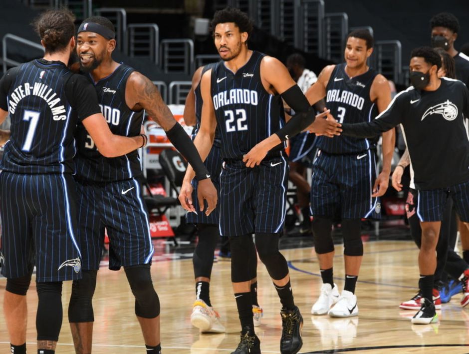 湖人96-119火箭 球员评价：1人优秀，1人及格，7人低迷（湖人96-119不敌火箭：球员评分仅1优1及格，7人低迷）