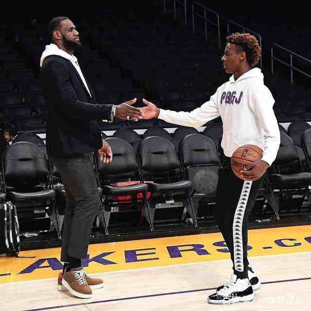 跟队记者：阿莱格里明确要求冬窗买前锋；米兰没考虑齐尔克泽（随队记者：阿莱格里要求冬窗引进前锋，米兰暂未考虑齐尔克泽）