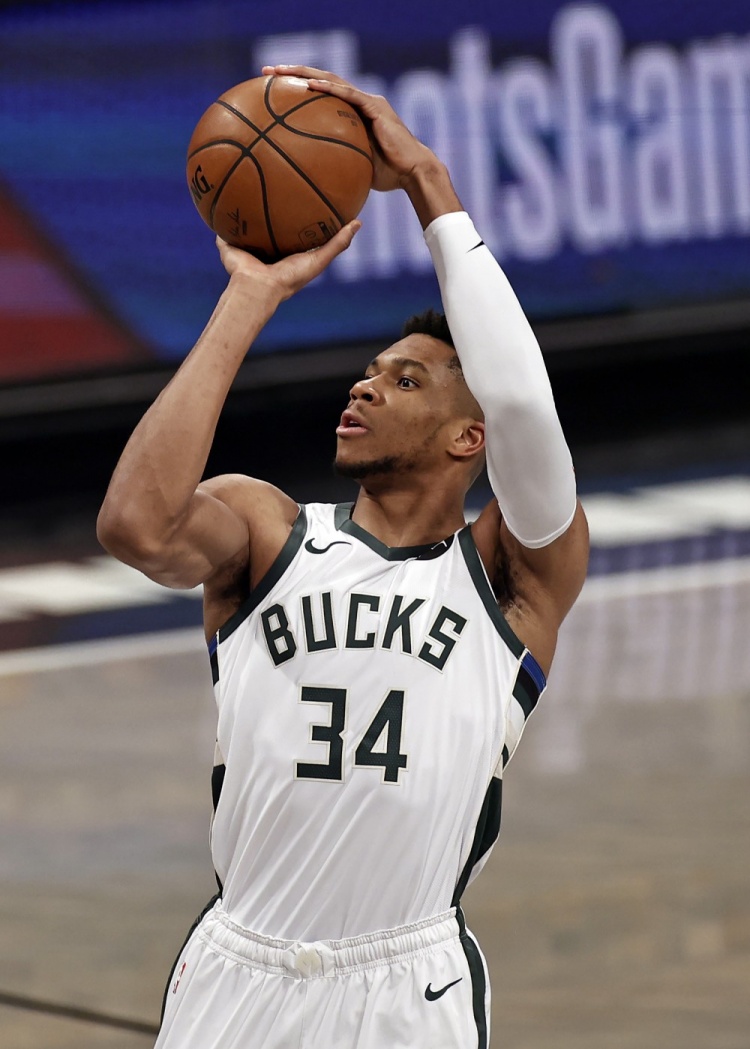 阿拉维斯对阵皇家马德里：西甲第16轮生死之战（阿拉维斯VS皇家马德里：西甲第16轮生死对决）