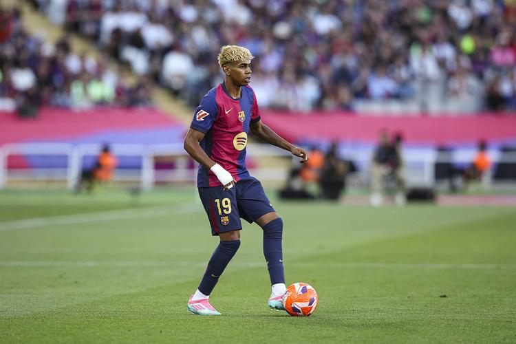 多支东部争冠球队有意浓眉（东部多支争冠强队瞄准浓眉）