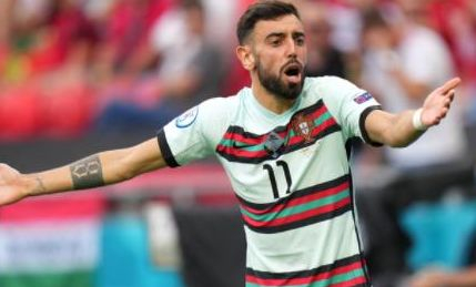 曼联对阵西汉姆联：阿莫林的换人争议与球队表现分析（曼联对西汉姆：阿莫林换人风波及球队表现解读）