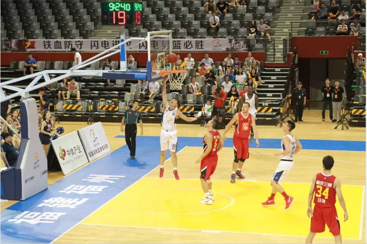 NBA杯半场：凯尔登13分，东契奇24分&詹姆斯12+8，马刺70-58领先湖人（NBA杯半场战报：凯尔登13分、东契奇24分、詹姆斯12+8，马刺70-58暂领先湖人）