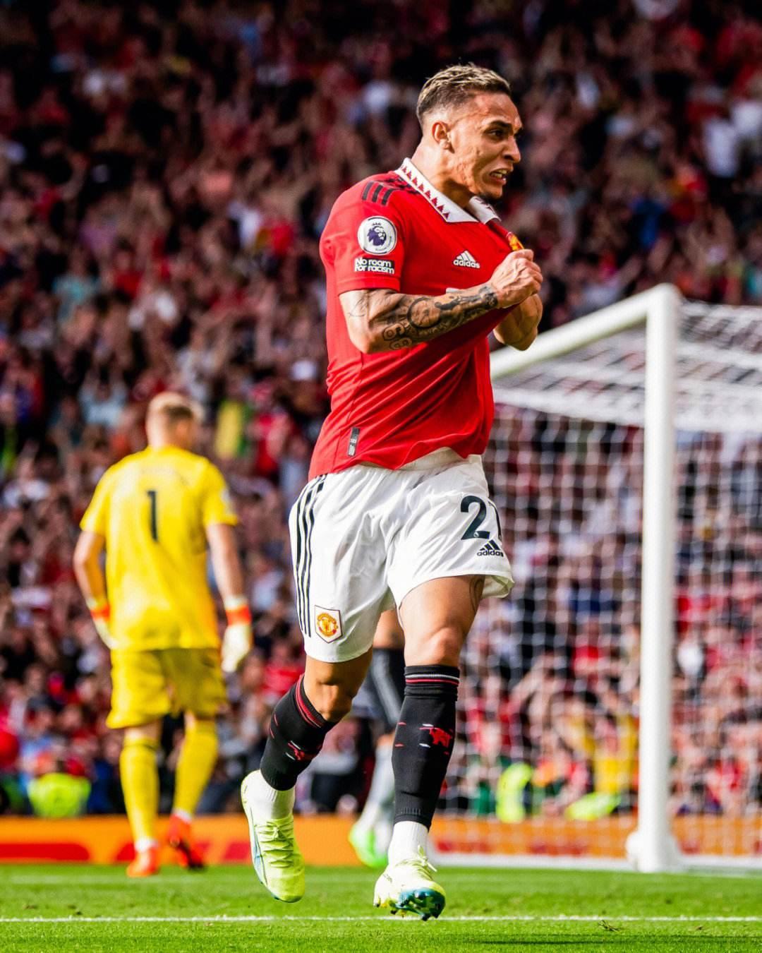 里程碑！凯恩为英格兰打入78球，超越贝利为巴西的77球（历史性一刻：凯恩为英格兰斩获第78球，超越贝利为巴西的77球纪录）