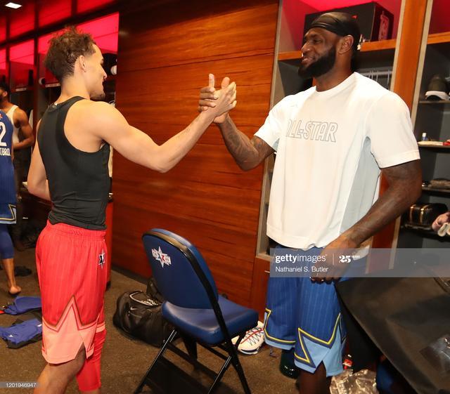 中超黑马酝酿重磅引援，锁定本土强力铁腰，海港同意放人，三赢之举（中超黑马谋重磅补强：锁定本土硬核后腰，海港点头放行，三方共赢）