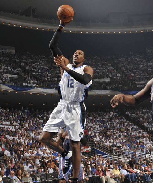 世俱杯16强对阵：皇马落死亡半区 亚洲黑马战曼城（世俱杯16强签位出炉：皇马陷入死亡半区，亚洲黑马对阵曼城）