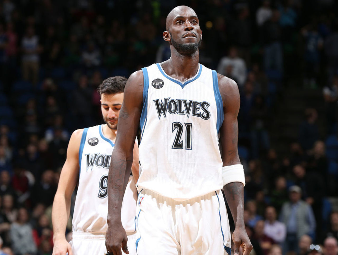 勇士独行侠末节最后时刻：独行侠疯狂反扑 梅尔顿罚球+三分定胜局（勇士对独行侠末节惊险收官：独行侠强势反扑，梅尔顿罚球+三分锁定胜局）