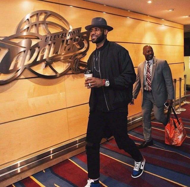 亚马尔单场6次以上关键传球+成功过人，上赛季以来西甲仅3人做到（亚马尔单场6+关键传球并成功过人，自上赛季西甲仅三人达成）