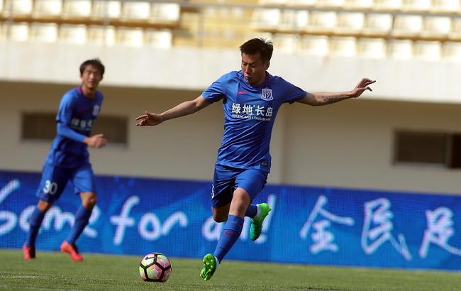 博主：客战广岛三箭申花远征军约300人，而且带着鼓（博主称申花客战广岛三箭约300名远征球迷携鼓助威）