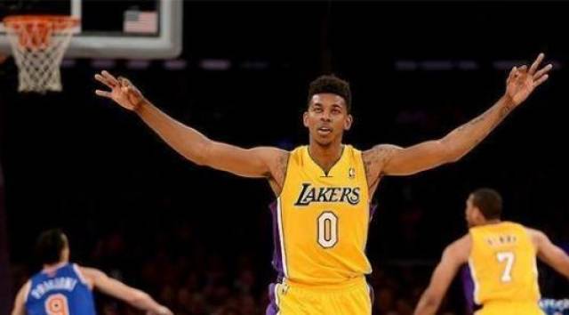 SGA：去年自己和妻子捐赠了NBA杯奖金，今年会继续捐赠（SGA称去年与妻子捐出NBA杯奖金，今年将继续捐赠）