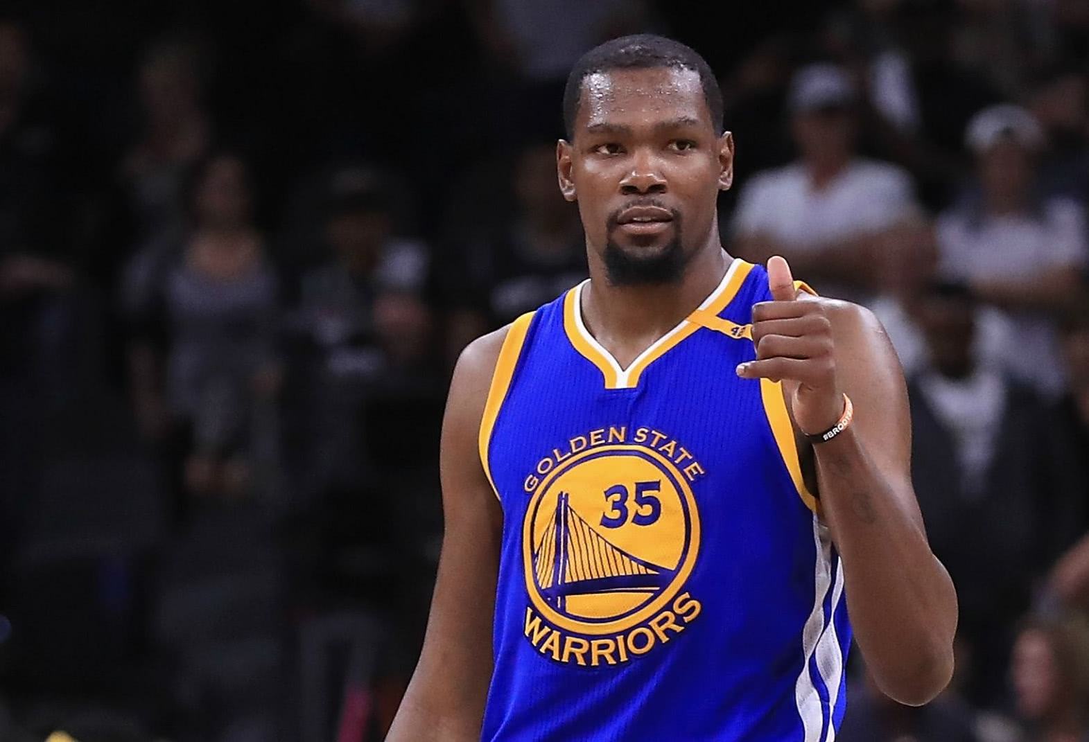 澳超战报：索耶点球梅开二度，麦克阿瑟2-1逆转布里斯班狮吼（澳超：索耶两度点射建功，麦克阿瑟2-1逆转布里斯班狮吼）