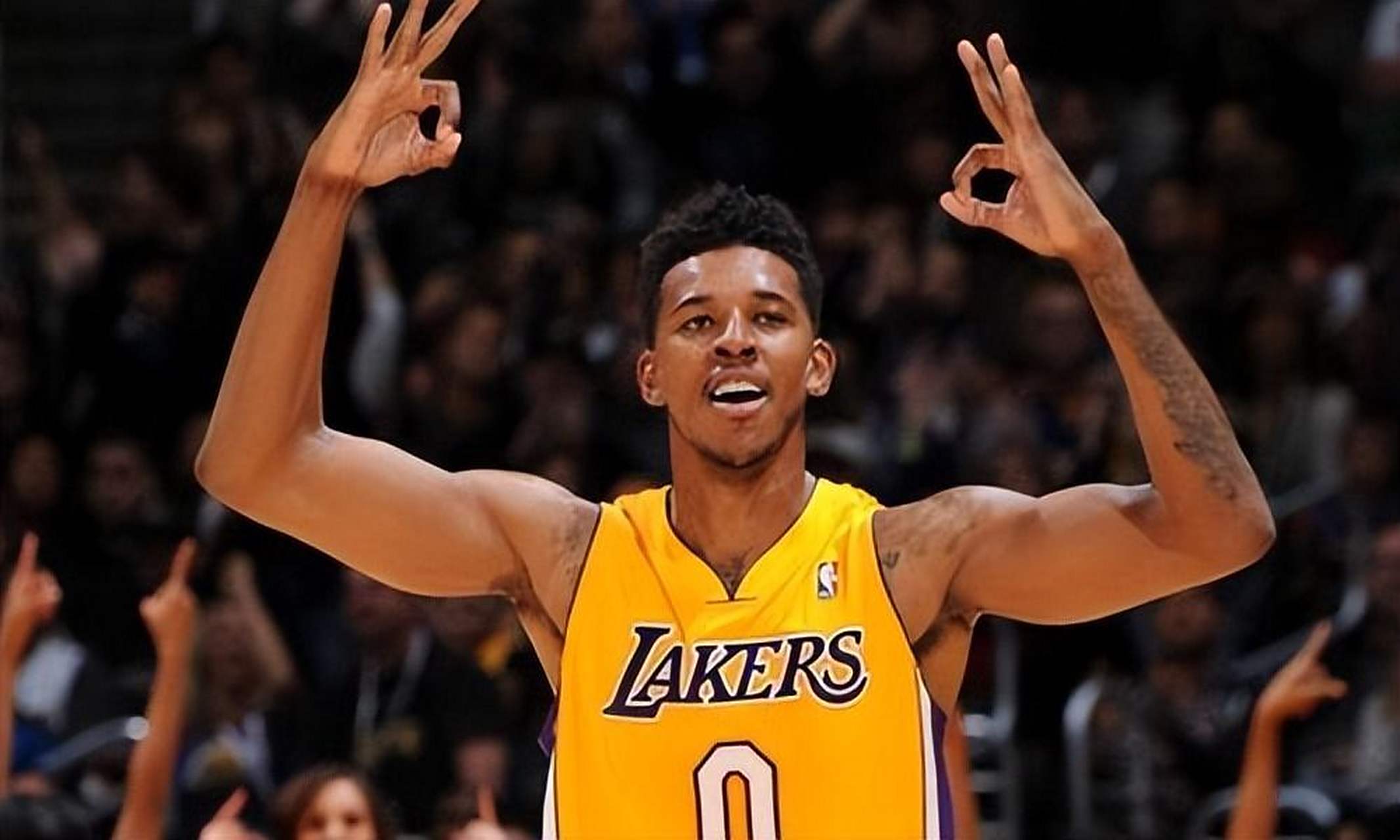 伤愈复出，阿方索-戴维斯时隔262天再度为拜仁出战（阿方索-戴维斯伤愈归队，阔别262天再披拜仁战袍）