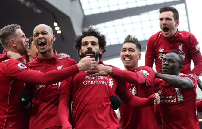 足球欧联杯精彩倒钩破门当选本周最佳进球（欧联杯惊艳倒钩破门获评本周最佳进球）