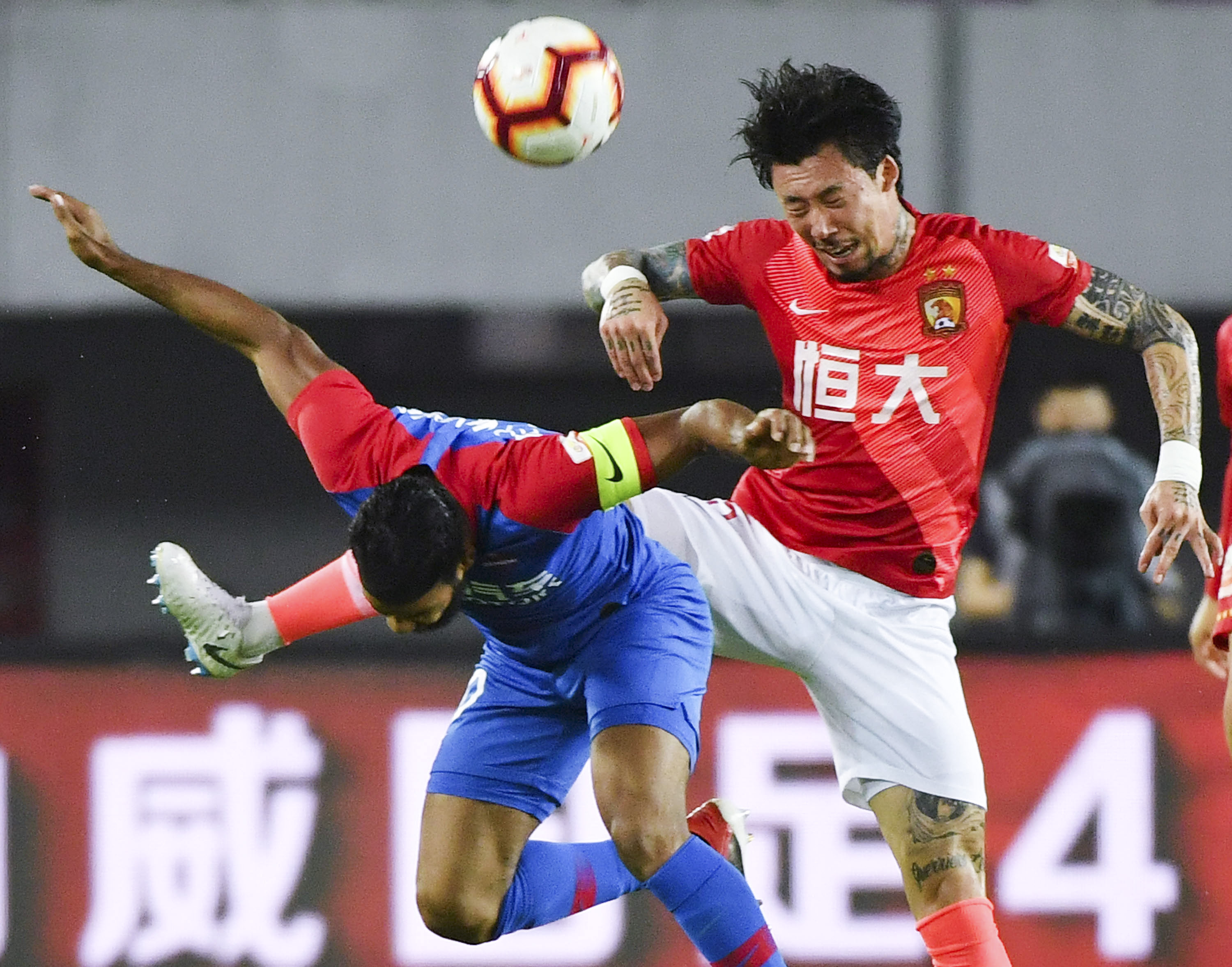 斯普利特：比赛节奏对杨瀚森来说有点快，克林根篮板护框更好（斯普利特：杨瀚森对快节奏略显吃力，克林根在篮板与护框更出色）