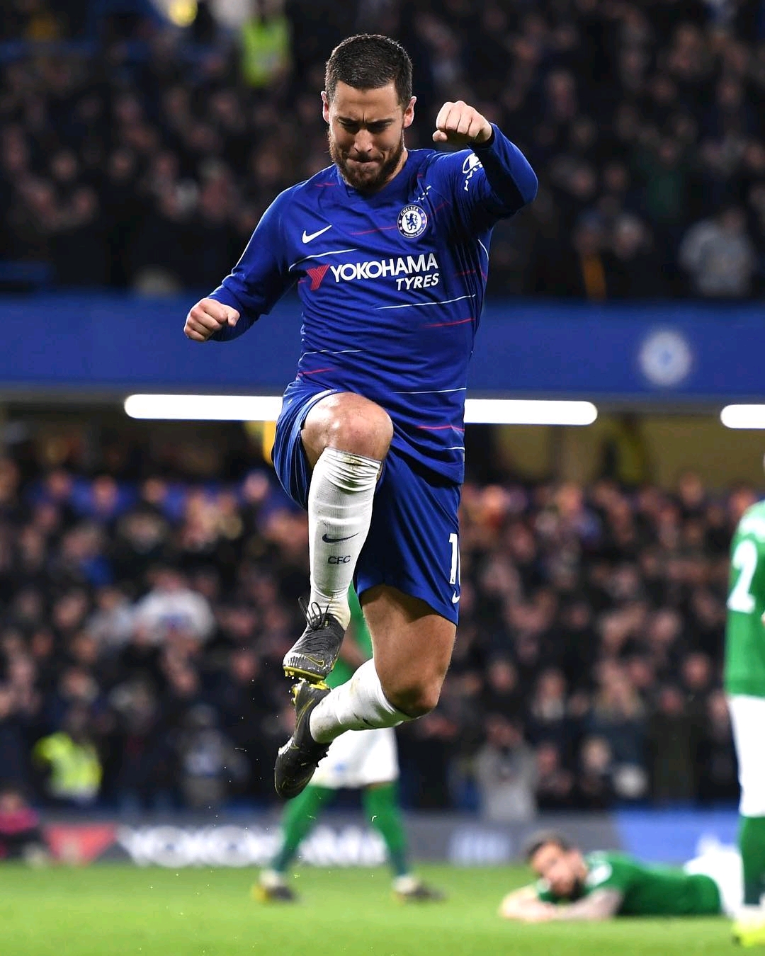 乐极生悲！巴萨外租小将开场6分钟斩获处子球后庆祝受伤被换下（开场6分钟迎来处子球却因庆祝受伤，巴萨租借新星被迫退场）