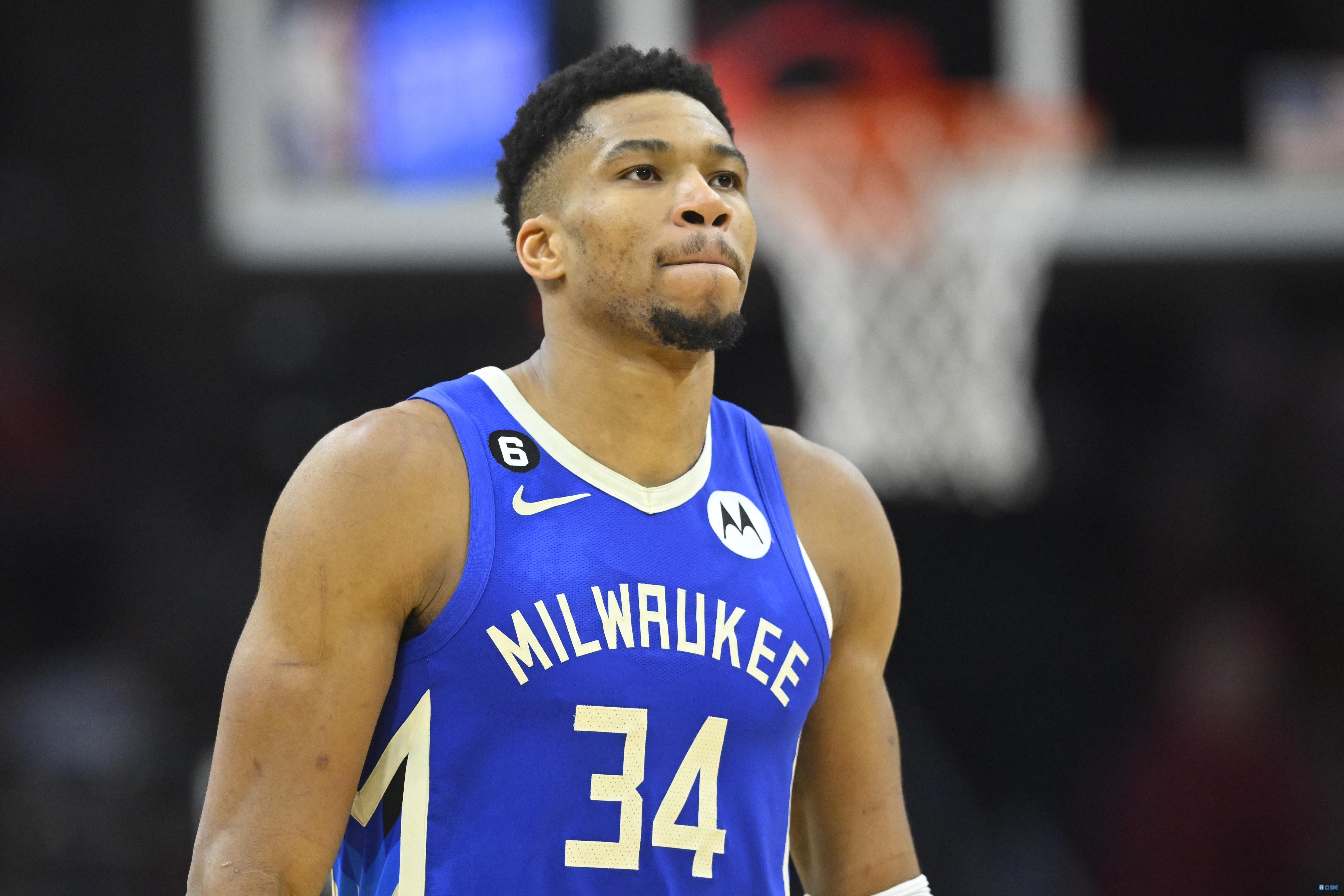 拉菲尼亚回归：巴萨复兴的关键引擎（拉菲尼亚归来：点燃巴萨复兴的核心动力）