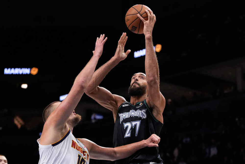 铜梁龙经理：明年目标在中超站稳脚；选主场考量因素比较综合（铜梁龙经理：明年力争立足中超，主场选择将综合权衡）