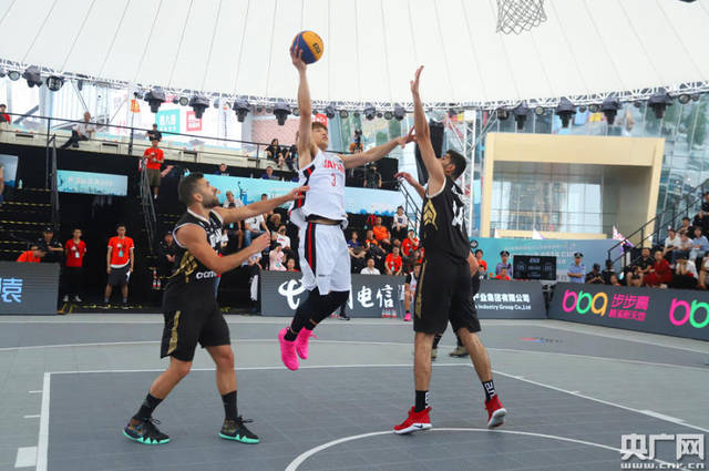 回顾热火与湖人历史交锋，竞争激烈，火花四溅（盘点湖人与热火的历史交锋：针锋相对，火花四射）